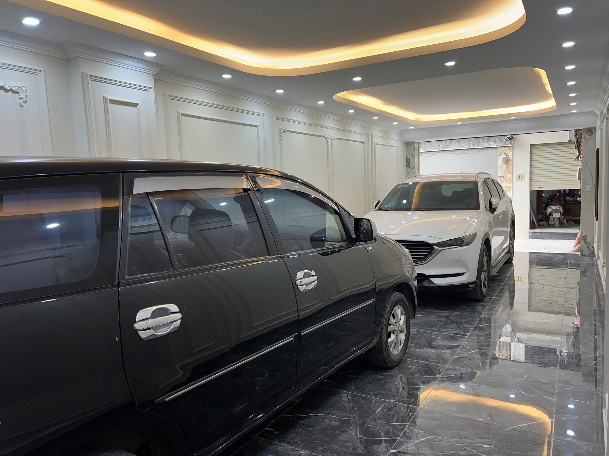 HÀNG XÓM AEON LONG BIÊN - CHỈ 1X TỶ - 61M2, 8T THANG MÁY, GARA 2 Ô TÔ