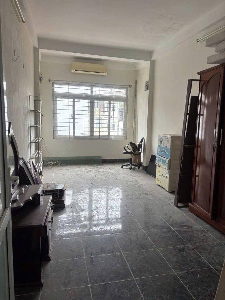 PHÂN LÔ QUÂN ĐỘI-NHÀ 31Mx6T-MẶT NGÕ-ÔTÔ ĐỖ CỬA-10M RA PHỐ LÝ NAM ĐẾ-KINH DOANH