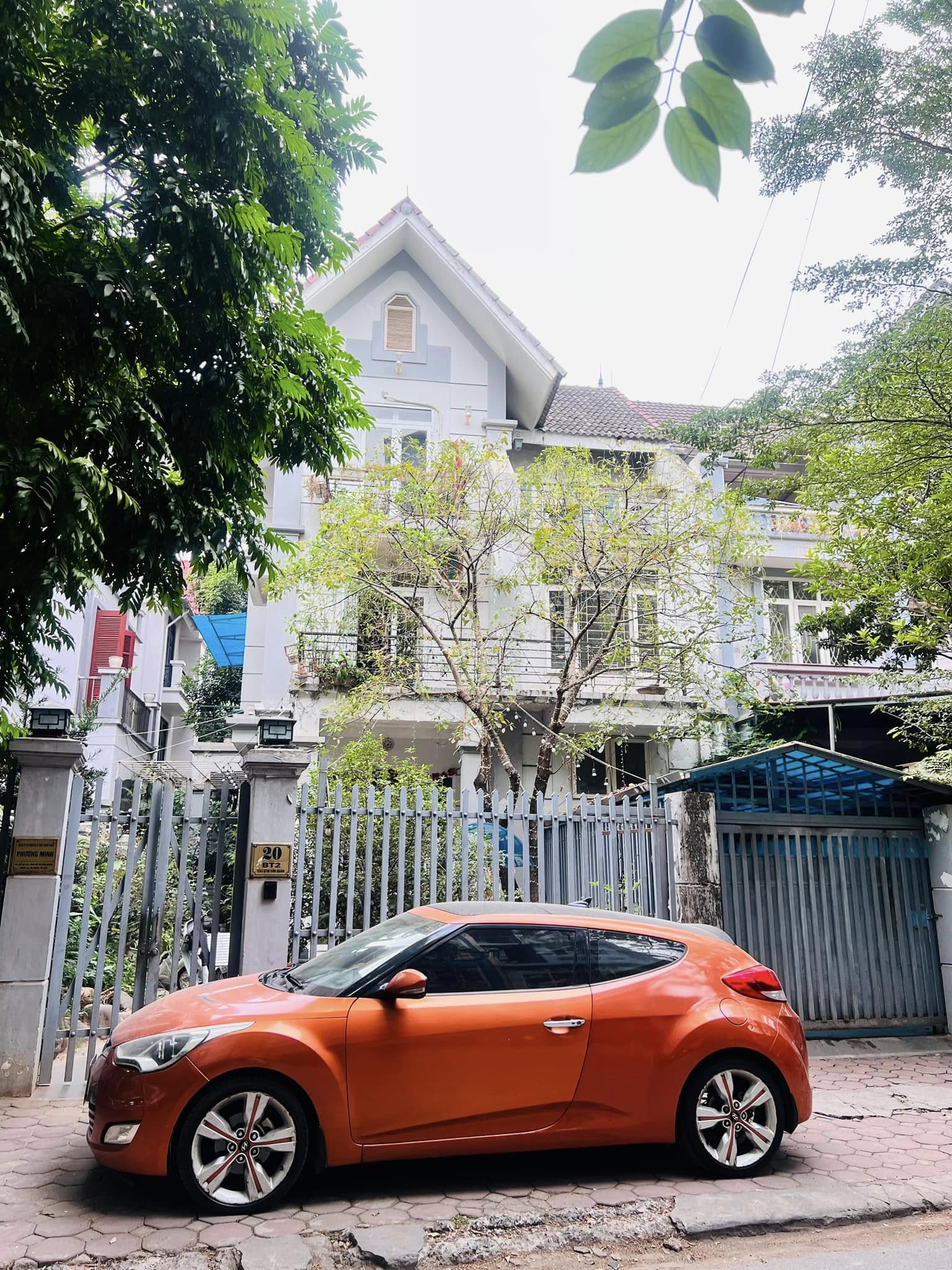 BÁN BIỆT THỰ KĐT VĂN QUÁN. 220 - 3 TẦNG. MT 10M. GẦN HỒ.