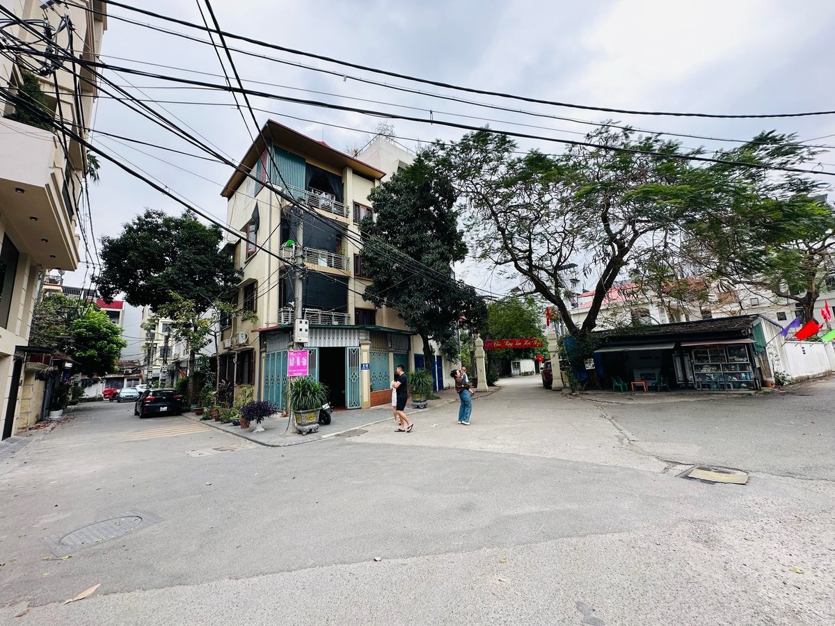 LÔ GÓC VIP HOÀNG NHƯ TIẾP MẶT TIỀN 8M Ô TÔ TRÁNH VỈA HÈ