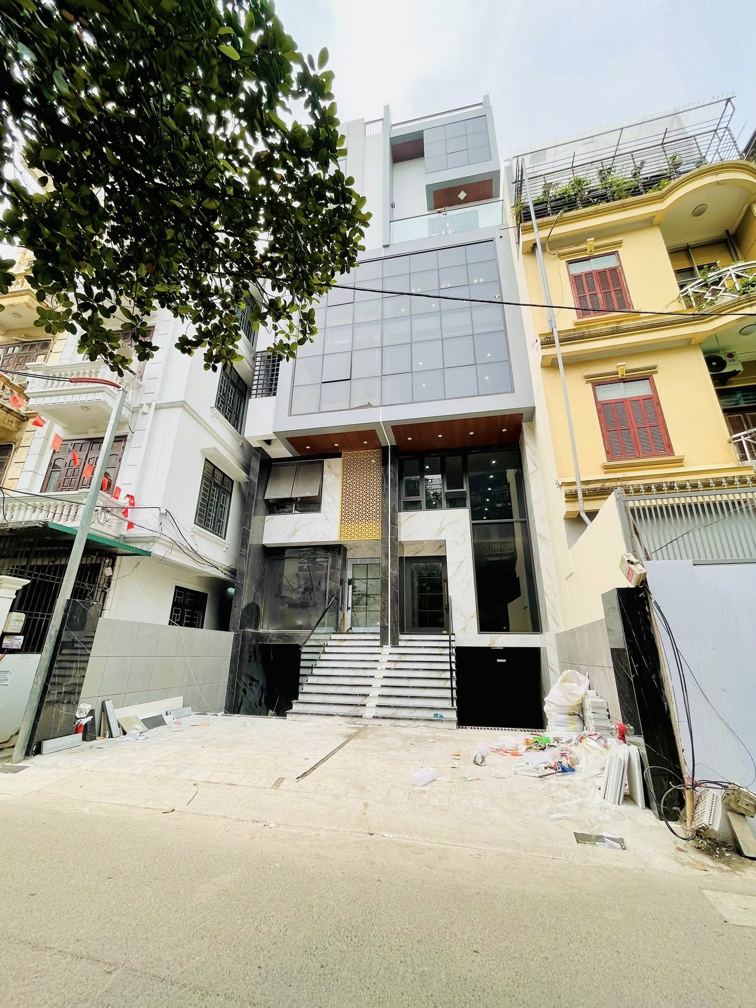 BÁN NHÀ ĐƯỜNG BÙI XƯƠNG TRẠCH. 90M2 XÂY 8 TẦNG. THANG MÁY.