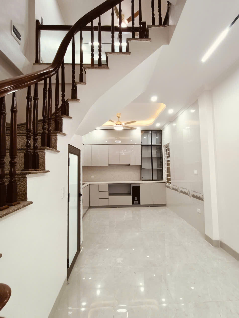 Căn góc gần 40m2 ở Mậu Lương đã giảm chào còn 8 tỷ xíu, full nội thất, ô tô qua cửa