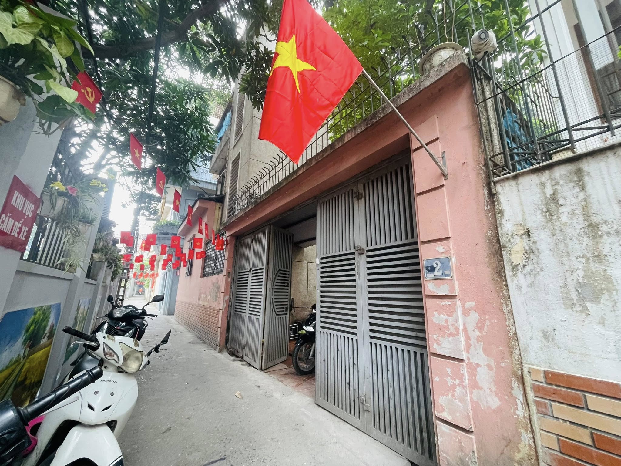 BÁN GẤP NHÀ PHỐ LÁNG HẠ. 225M2 - 3 TẦNG. LÔ GÓC. MT 13M.