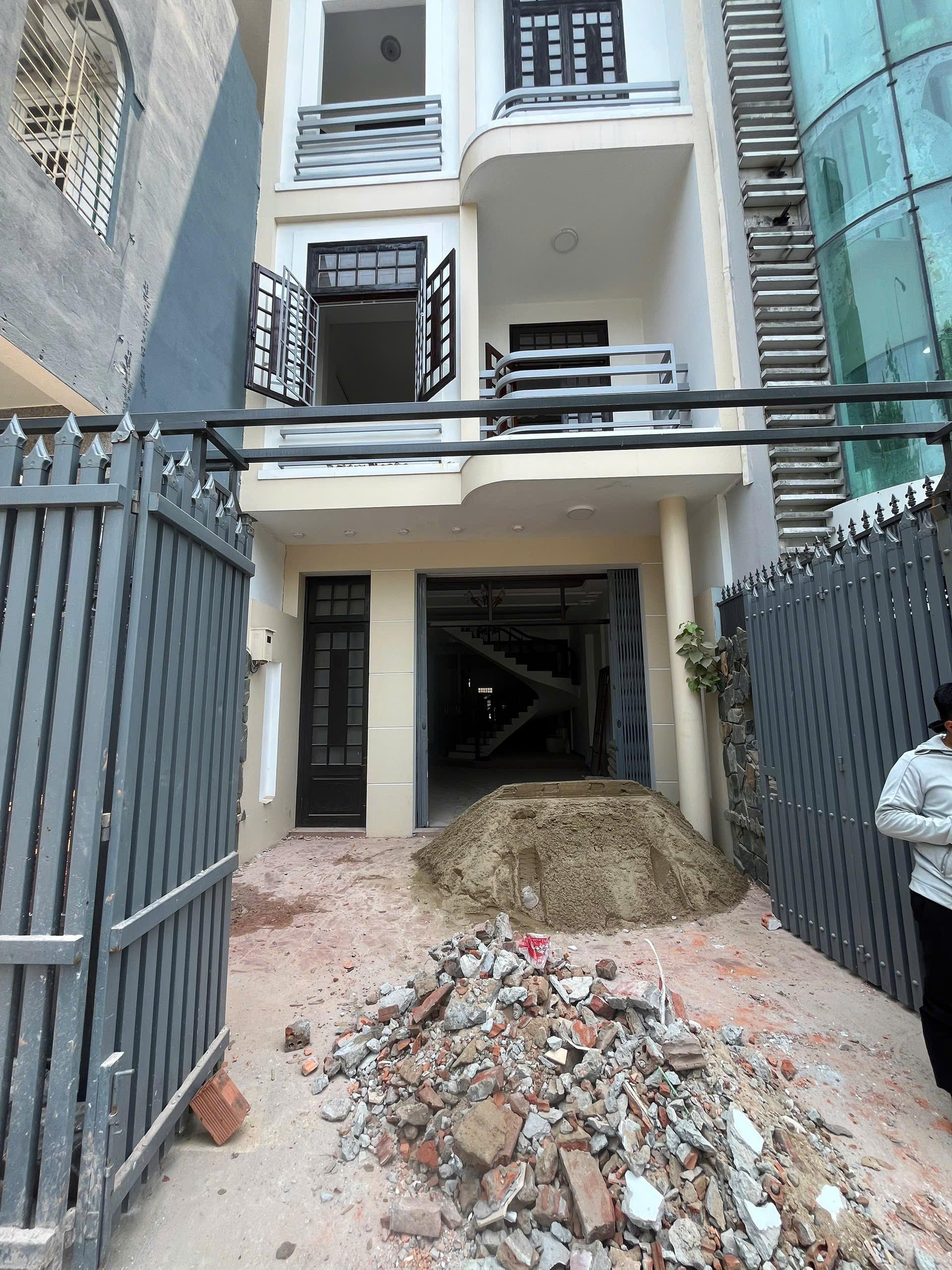 CHO THUÊ MẶT BẰNG NGUYÊN CĂN – VỊ TRÍ ĐẸP TRUNG TÂM Địa chỉ: 321 Trần Hưng Đạo ngày sát cầu sông hàn