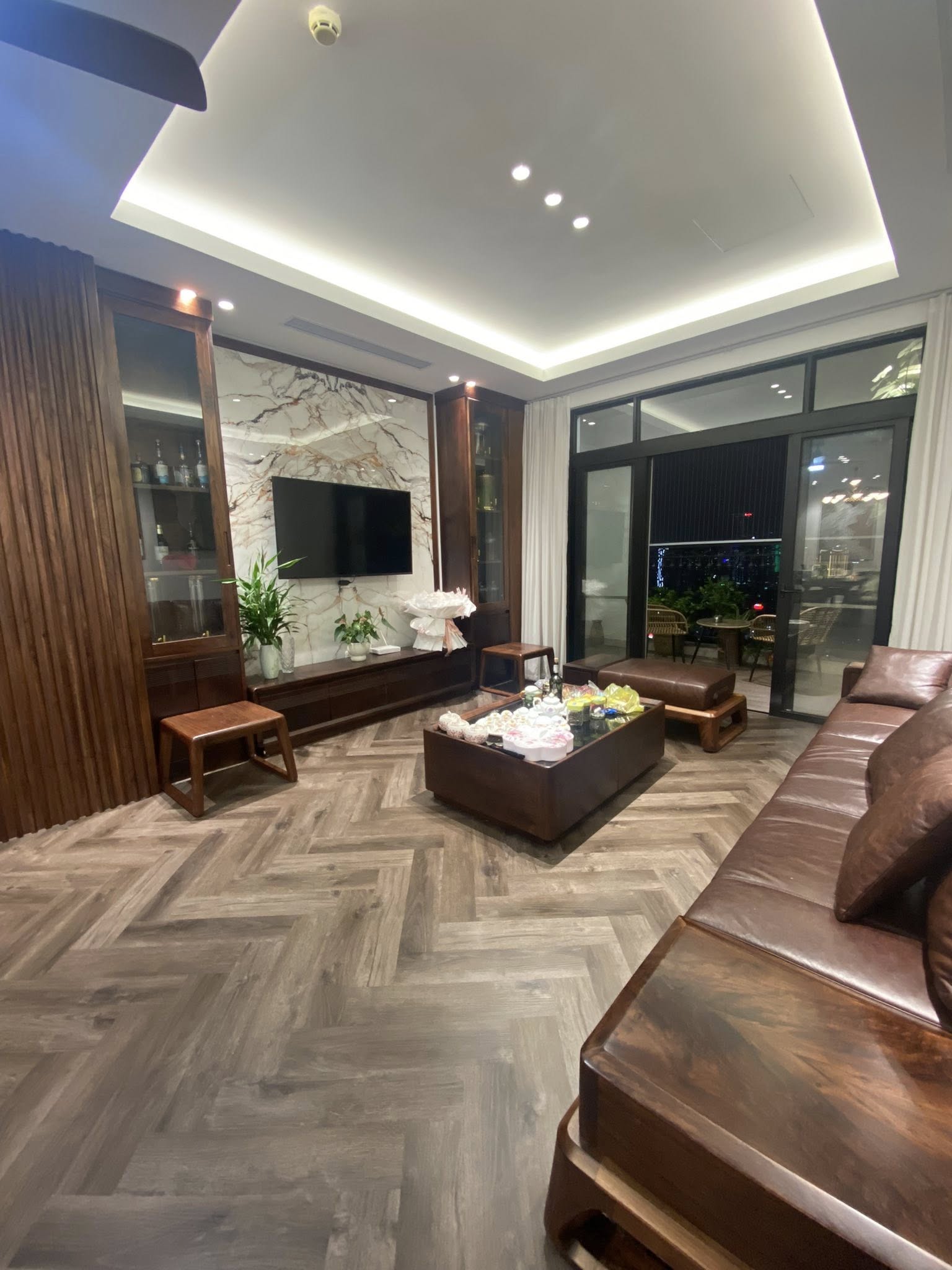 BÁN CĂN CHUNG CƯ ROYAL CITY. 132M2 - 4PN - 2WC.