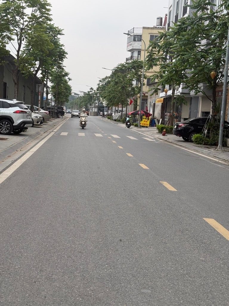 Bán nhà c4 khai sơn ngọc thuỵ, 35m x 3m8 vỉa hè kinh doanh