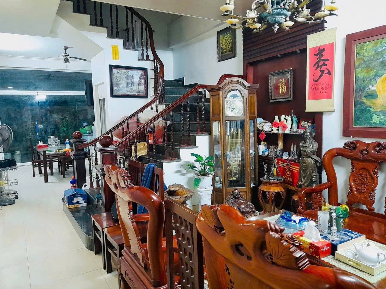 BÁN TÒA NHÀ ĐƯỜNG HOÀNG NGÂN. 100M2 - 3 TẦNG. MT 8M.