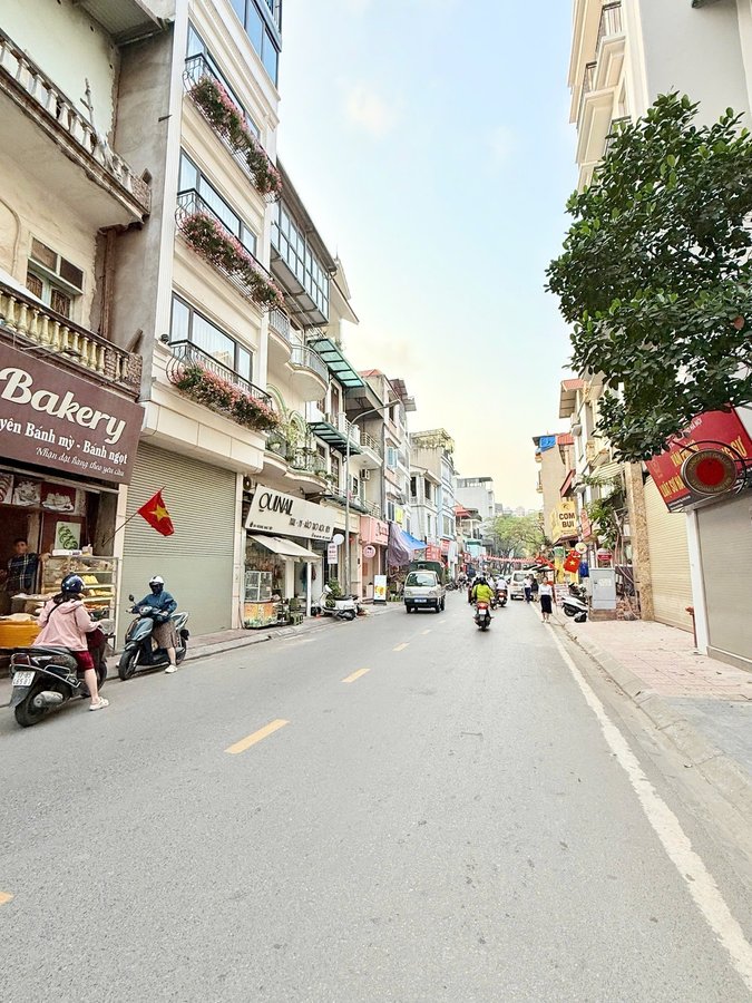 MẶT PHỐ HOÀNG NHƯ TIẾP KINH DOANH ĐỈNH DÒNG TIỀN