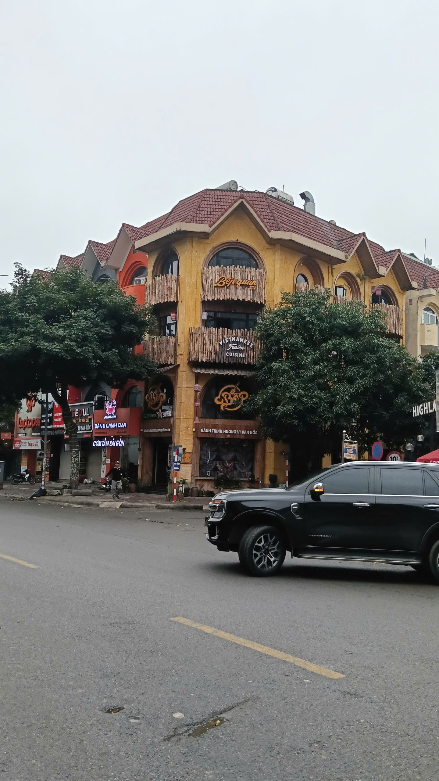 CHO THUÊ BIỆT THỰ MỖ LAO NGUYỄN VĂN LỘC HÀ ĐÔNG Diện tích : 170m2 x 4 tầng Mặt tiền: 30m