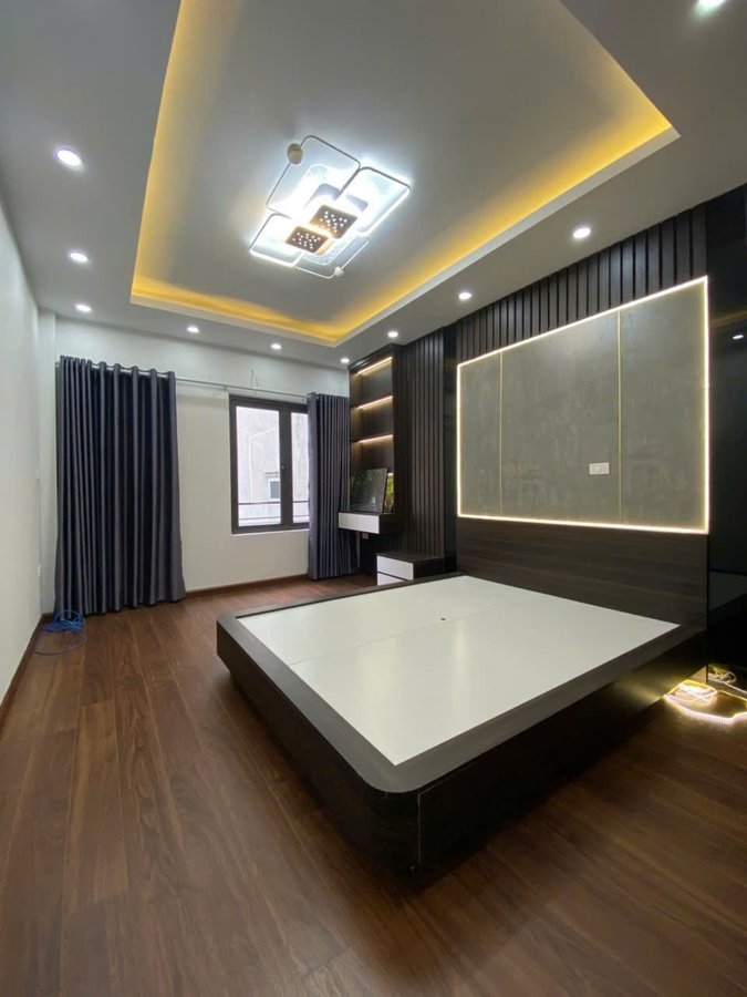 Bán nhà Dịch Vọng Hậu, Cầu Giấy, 45m2, 7tầng, thang máy, ôtô 20m căn góc, ngõ thông 10.8tỷ