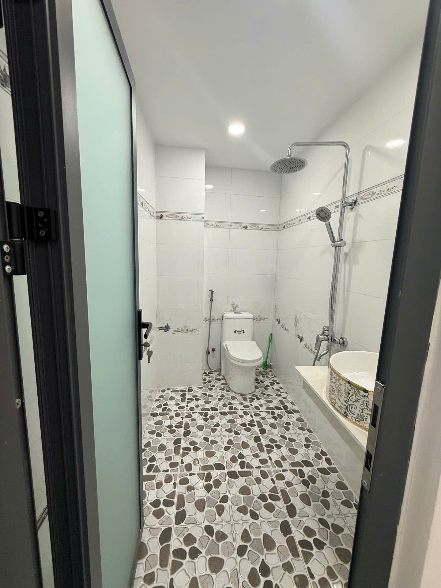 Bán nhà hẻm xe hơi Dương Quảng Hàm, Phường An Nhơn - 3 phòng ngủ - 5 tầng nhỉnh 7 đồng