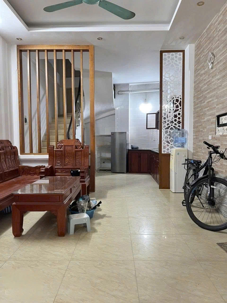 Cho thuê nhà ngõ Định Công Thượng, 35m2 x 4 tầng, 9.5 triệu ở gđ nhóm đều oke
