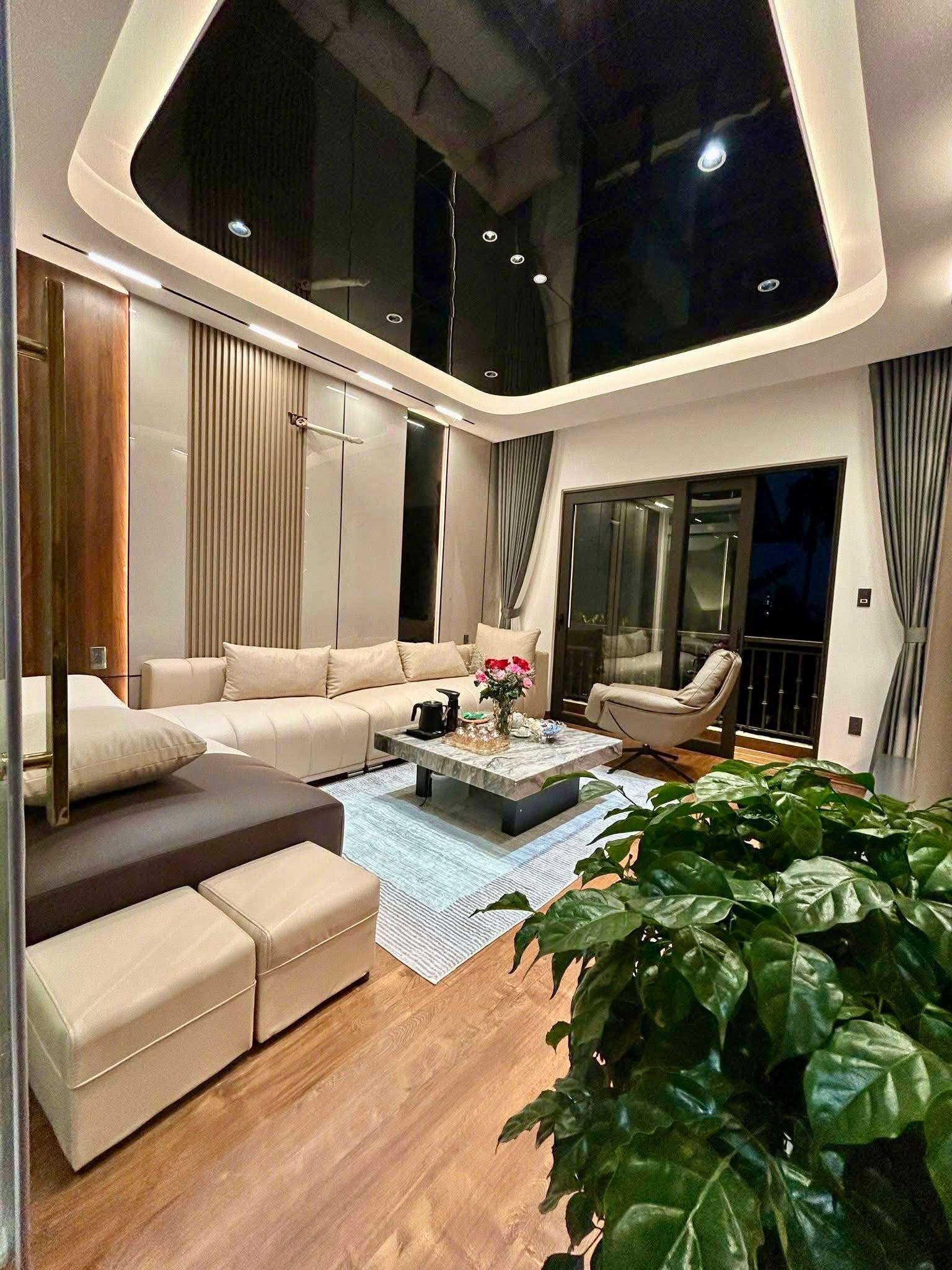 NHÀ PHÂN LÔ- 40M- VỊ TRÍ ĐẸP- SÁT PHỐ- Ô TÔ ĐỖ CỬA- VỪA Ở VỪA KINH DOANH- PHỐ ĐỖ QUANG.