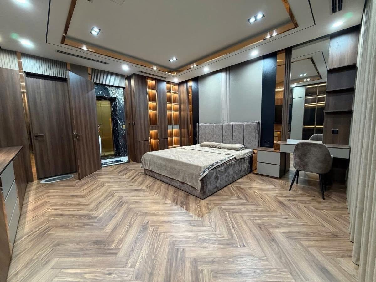 NHÀ ĐẸP- 57M- 5 TẦNG- 2 THOÁNG- Ở NGAY- TIỆN ÍCH BẠT NGÀN- NGÕ THÔNG Ô TÔ- PHỐ ĐỖ QUANG.