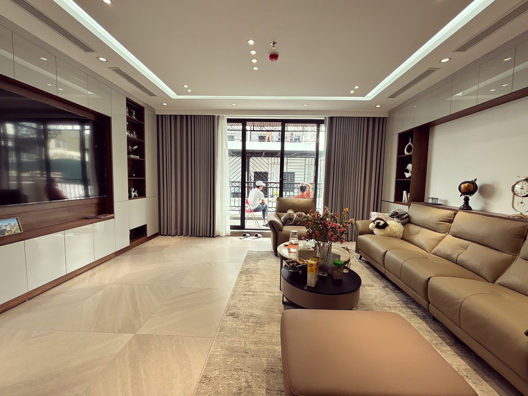 NHÀ ĐẸP- 63M- 5 TẦNG- 2 THOÁNG- Ở SƯỚNG- PHỐ TRẦN DUY HƯNG- Ô TÔ TRÁNH- NGÕ THÔNG.