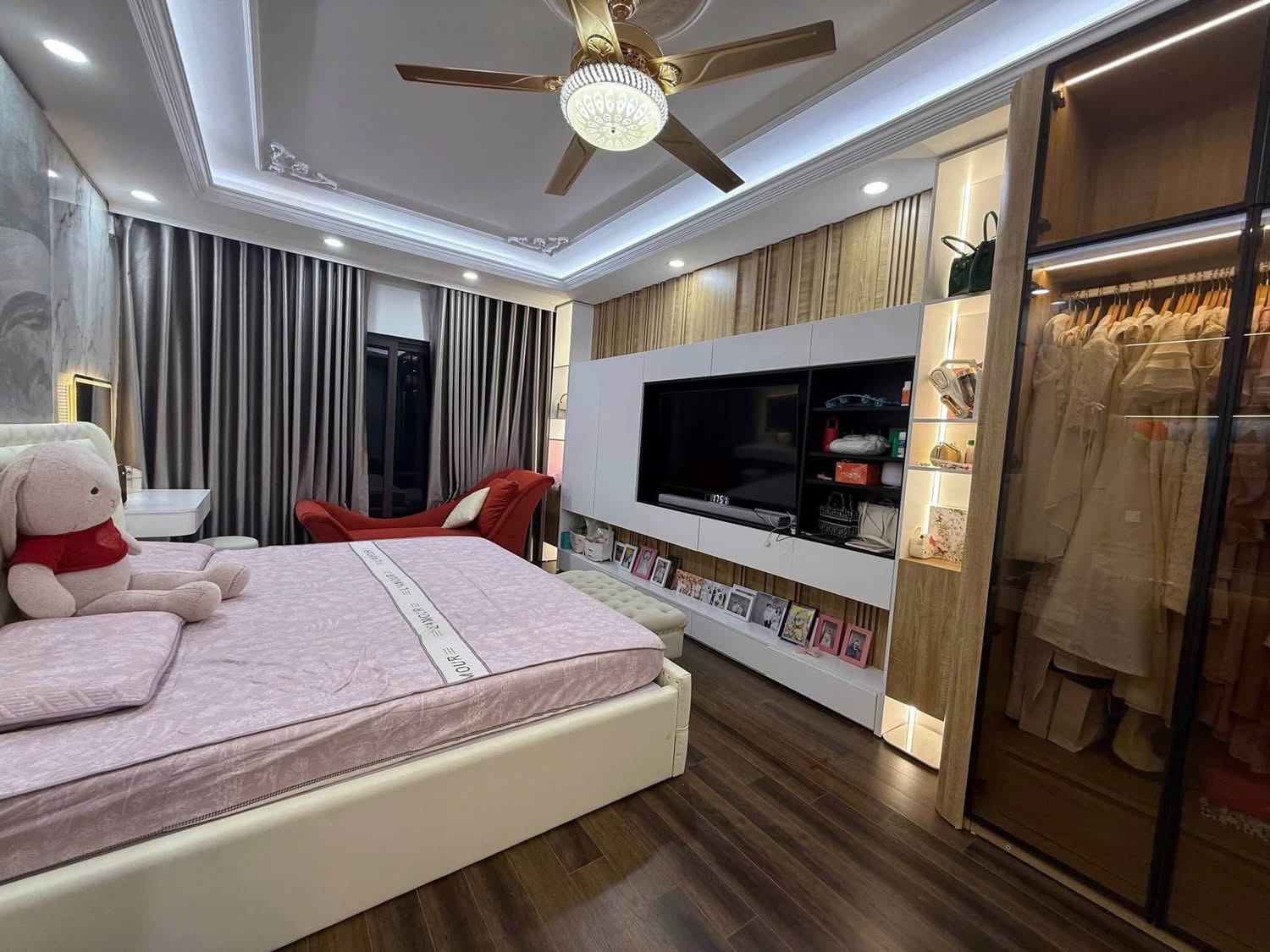 NHÀ 2 THOÁNG- 65M- 5 TẦNG- 28 TỶ- VỈA HÈ- Ô TÔ TRÁNH- Ở SƯỚNG- PHỐ TRUNG KÍNH.
