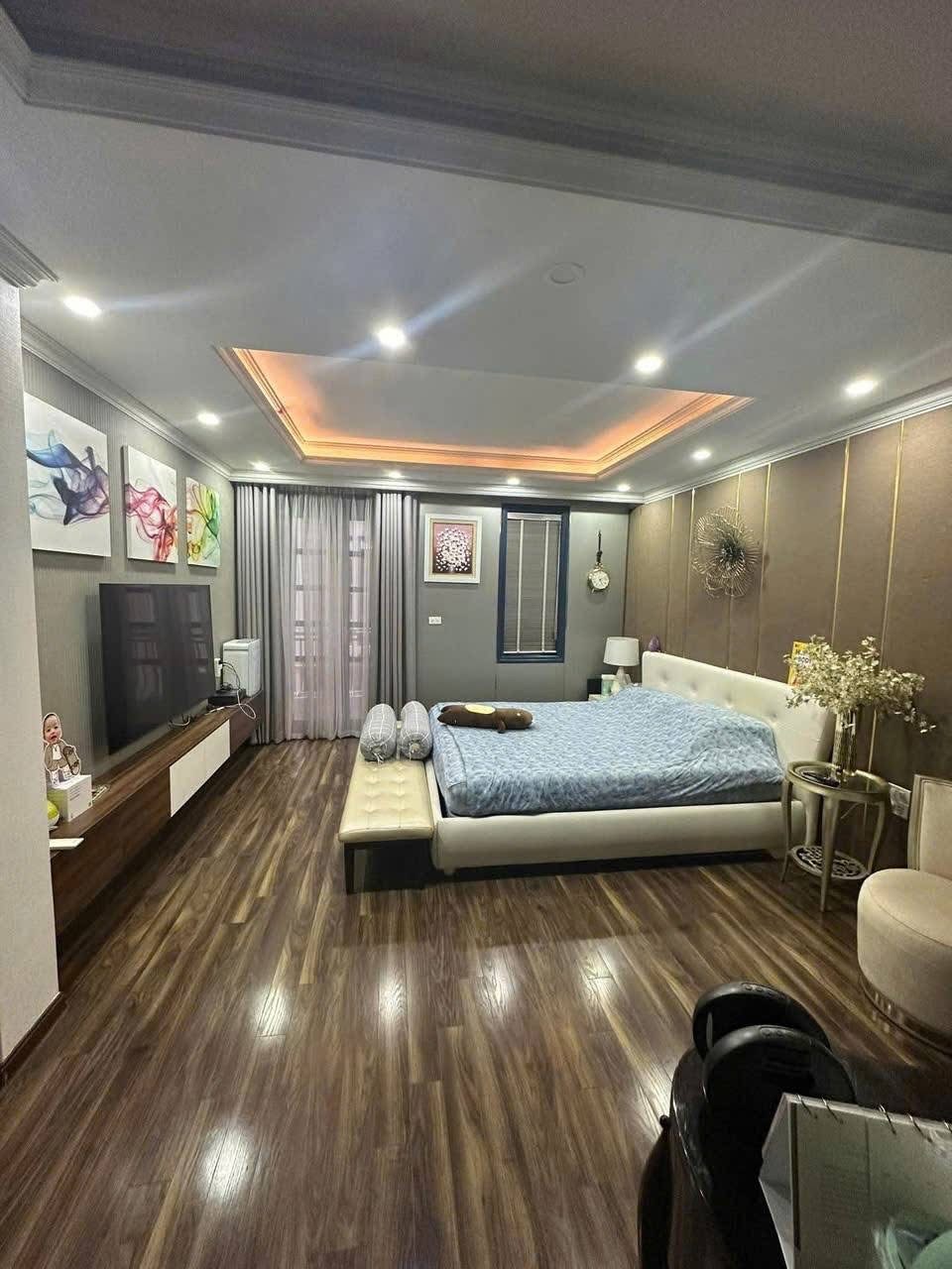NHÀ PHÂN LÔ- 63M- 7 NGỦ- Ở NGAY- NGÕ THÔNG- Ô TÔ TRÁNH- PHỐ TRUNG KÍNH CHỈ 25 TỶ.