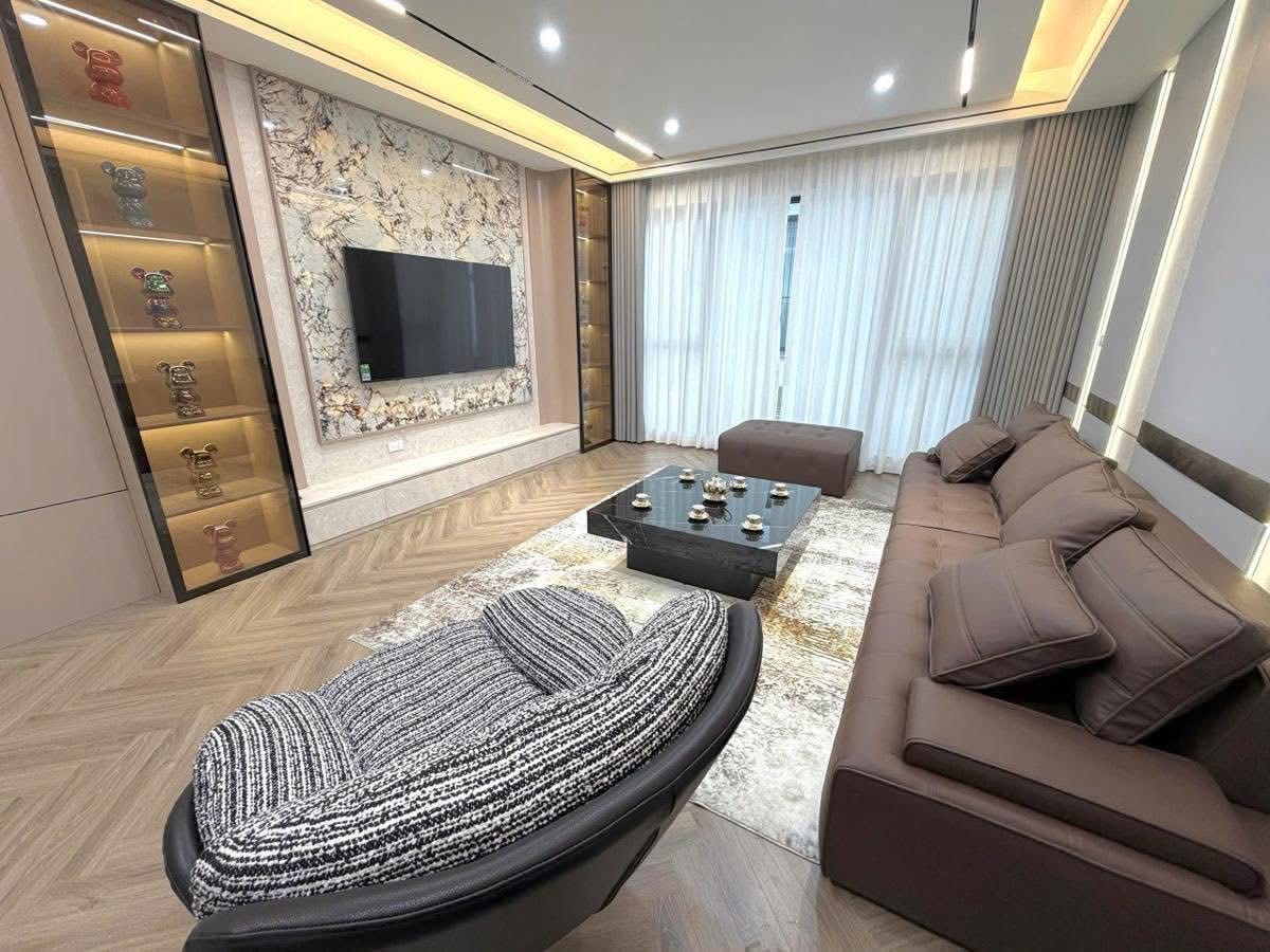 NHÀ PHÂN LÔ PHỐ ĐỖ QUANG- DT 63M- 5 TẦNG- 2 THOÁNG- Ở SƯỚNG- Ô TÔ TRÁNH- SÁT PHỐ.