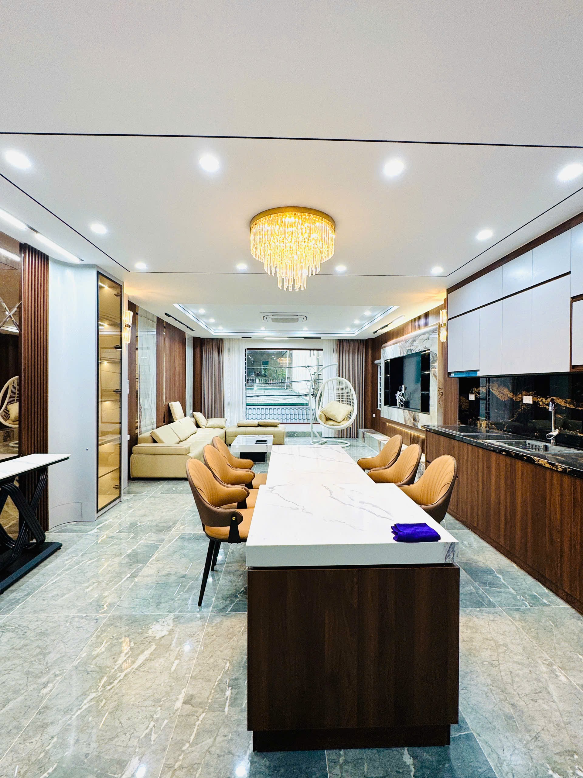 Bán nhà mặt ngõ thông Việt Hưng 75m2 x 4 tầng, MT: 5m