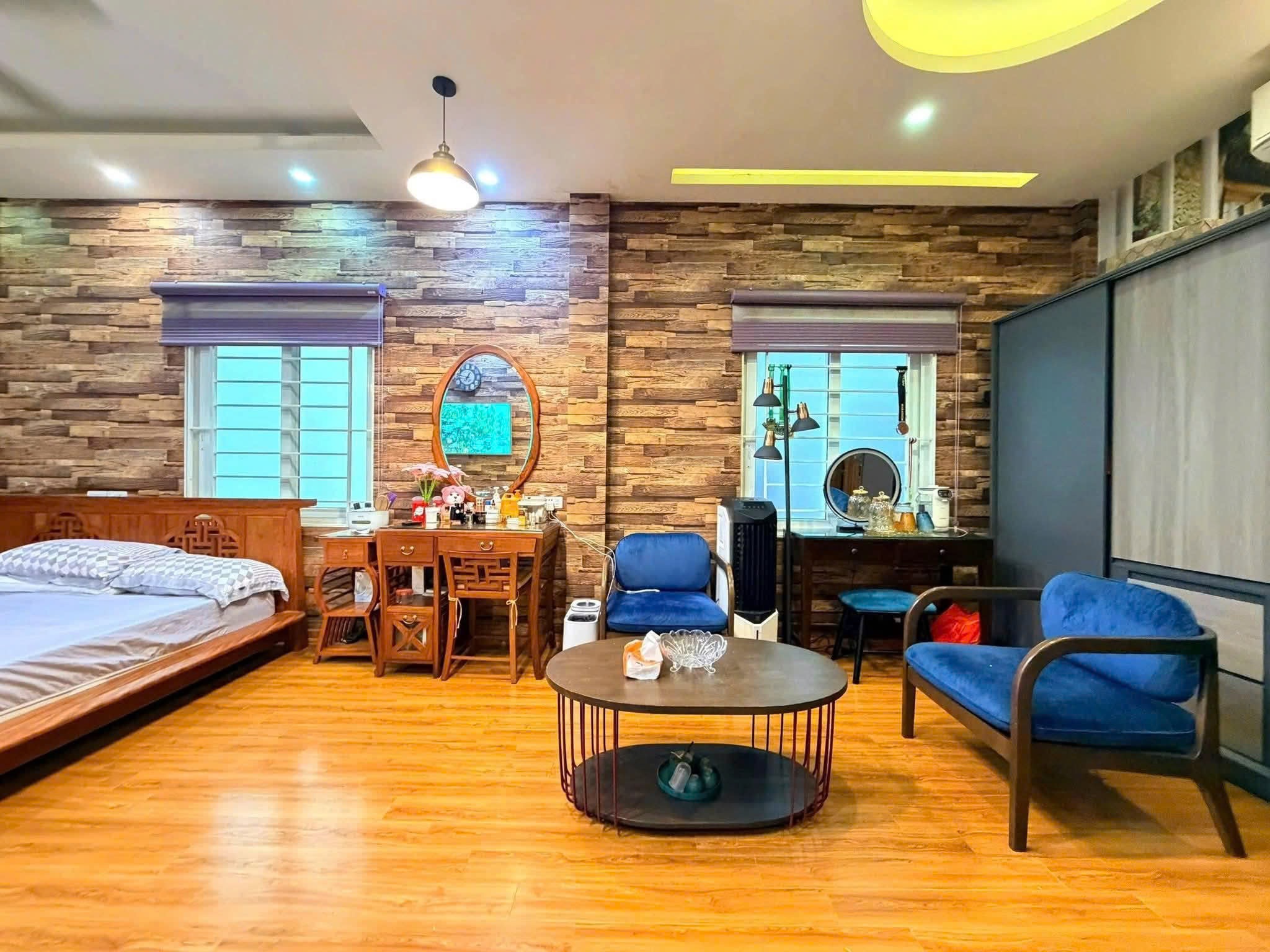 BÁN NHÀ LÔ GÓC VIP, TT QUẬN ĐỐNG ĐA,42M 5 TÂNG, CHỦ XÂY KIÊN CỐ,HỆ THỐNG CỬA TỰ ĐỘNG,NHỈNH 11 TỶ