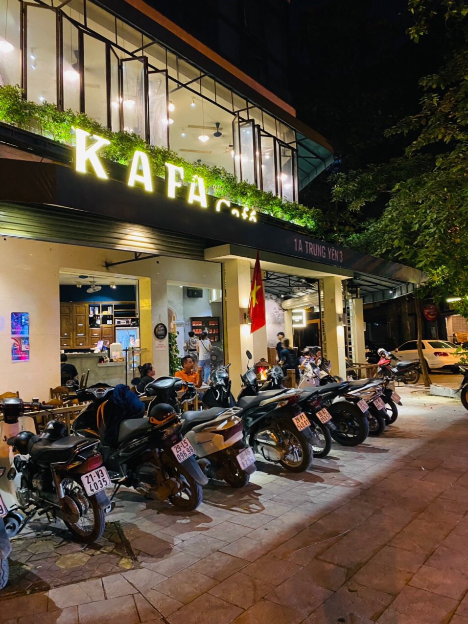 Cho thuê quán cafe mặt phố Triệu Việt Vương diện tích 120m2, mặt tiền 20m, vị trí đẹp kinh doanh F&B