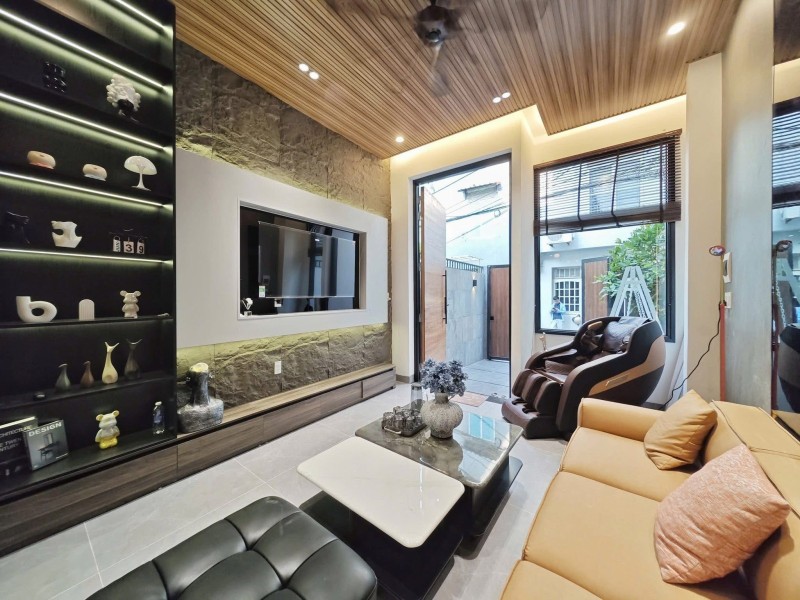 # Sát Nguyễn Hoàng, 81m2, 3 tầng mới tinh, hiện đại, nhỉnh 8 tỷ