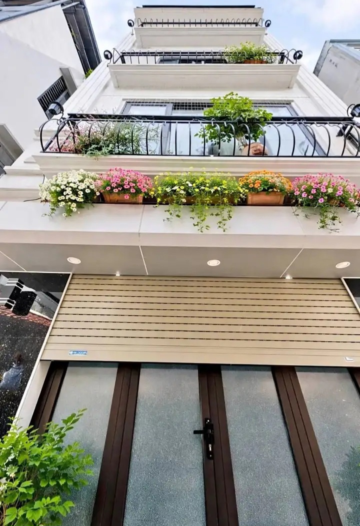 Nhà mới 30m2. 5 tầng. Gần học viện cảnh sát - đại học mỏ - đại học tài chính khu vực đông dân cư