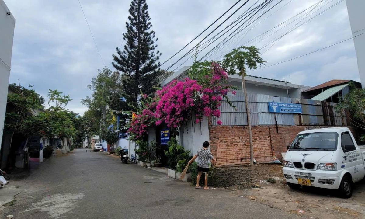 BÁN NHÀ CHỈ TÍNH GIÁ ĐẤT TRẦN BÌNH TRỌNG CÁCH BÃI SAU 500M - 18 TỶ