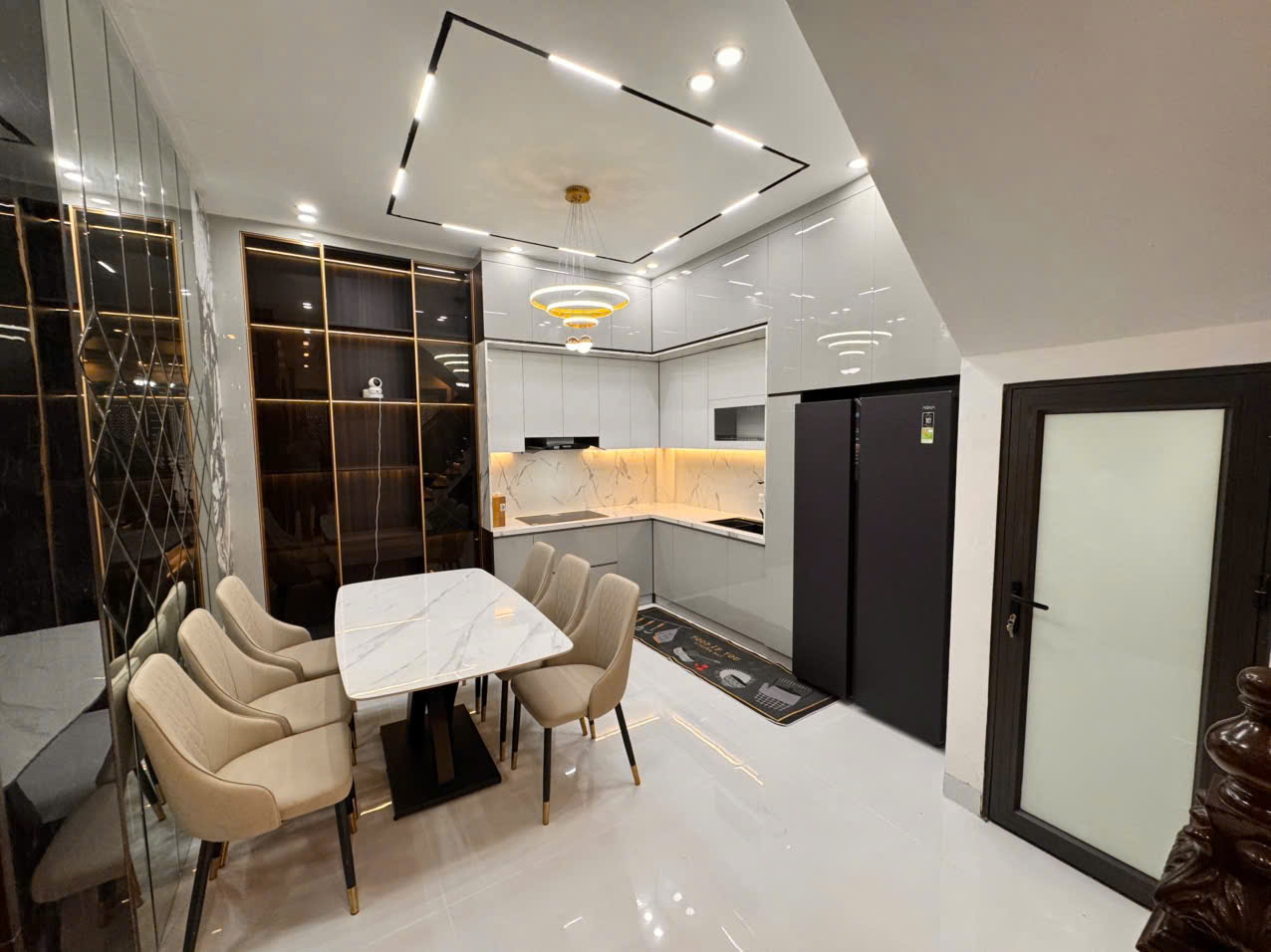 Cần bán gấp nhà Mỹ Đình 50m 5 tầng Lô góc Mặt ngõ ô tô, kinh doanh cực tốt,