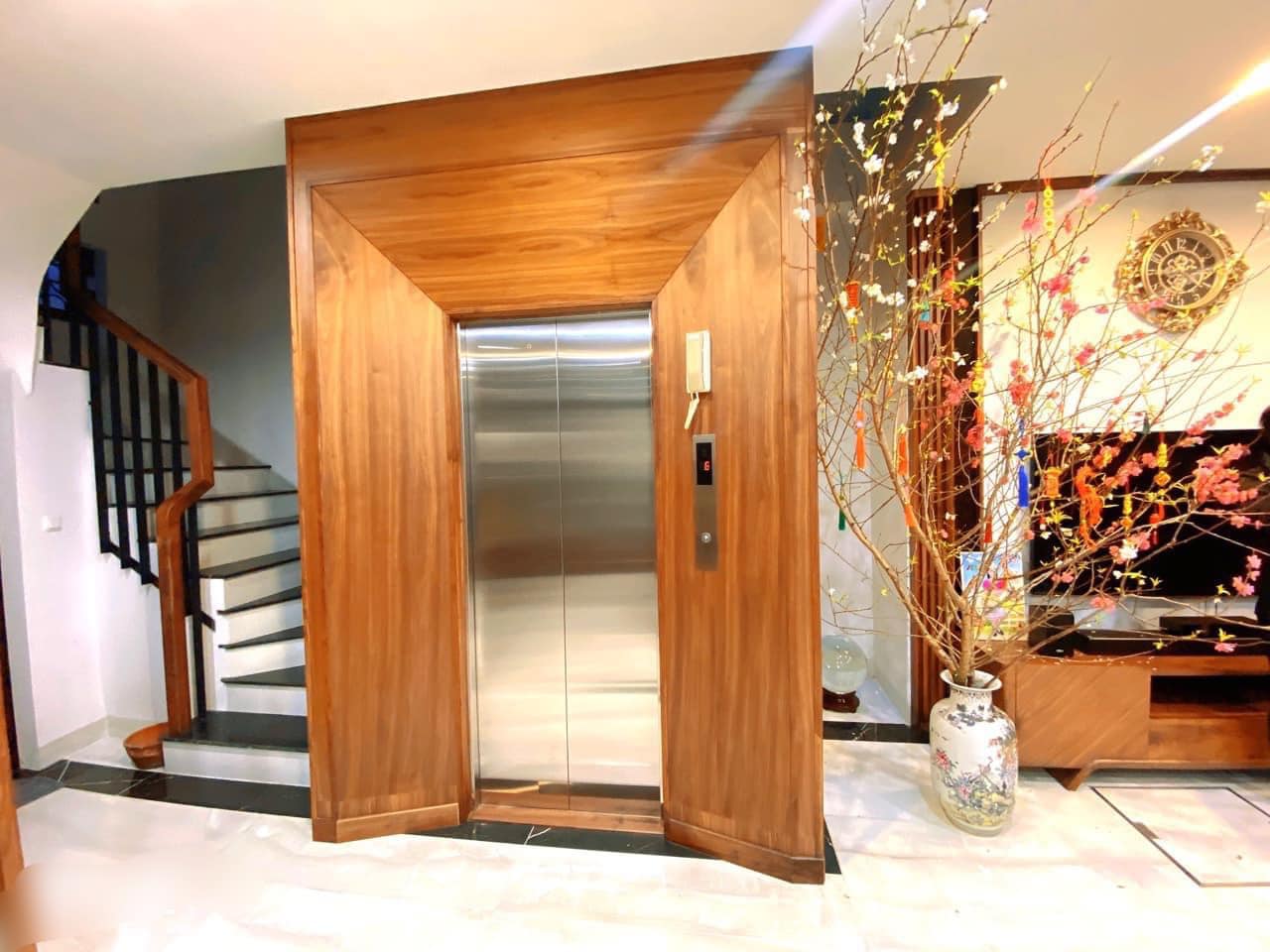 Bán nhà mặt phố Phó Đức Chính, vị trí đắc địa, kinh doanh, 72m2, mặt tiền 5m, 6 tầng đẹp, hiện đại, thang máy