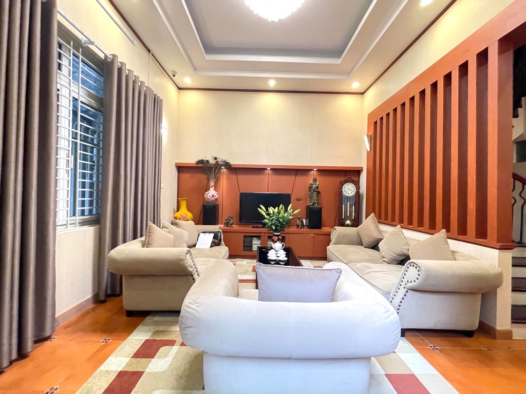 Bán nhà mặt phố Quán Thánh, quận Ba Đình, vị trí đắc địa, 39m, 5 tầng, đẹp, hiện đại.