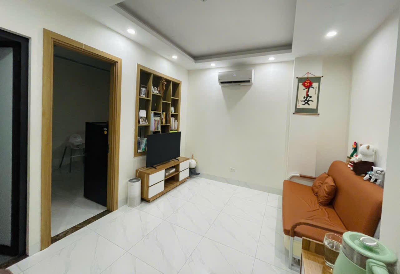 Cho thuê nhà Cc mini Nguyễn Trãi 50 m2* 2pn, 1vs- Giá 8,2 triệu ctl