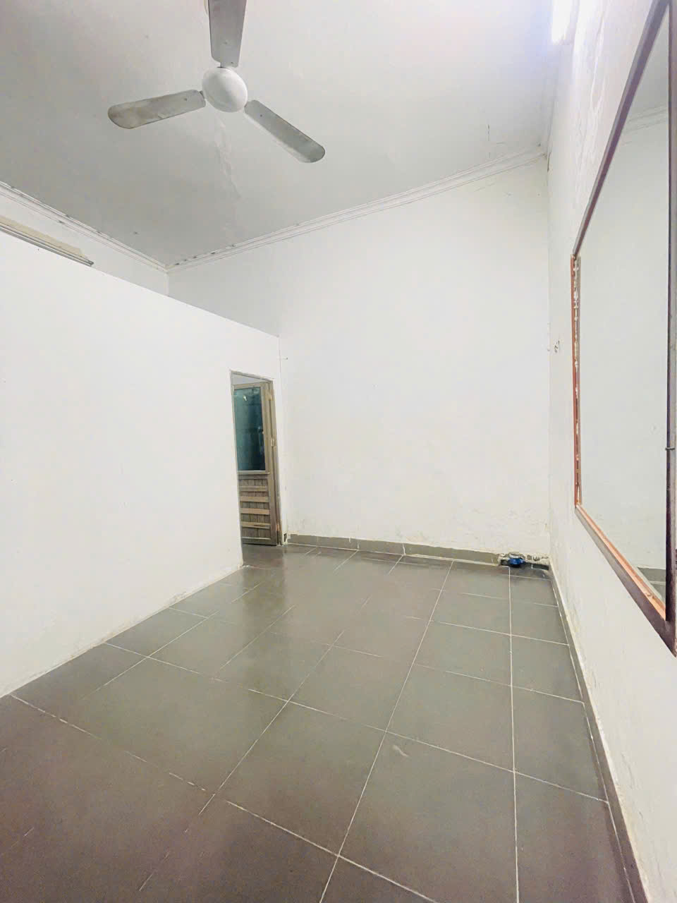 Cho thuê nhà ngõ Bờ Sông Sét- Hoàng Mai-dt 30m2 x 3 tầng-Giá 7,5 triệu/tháng