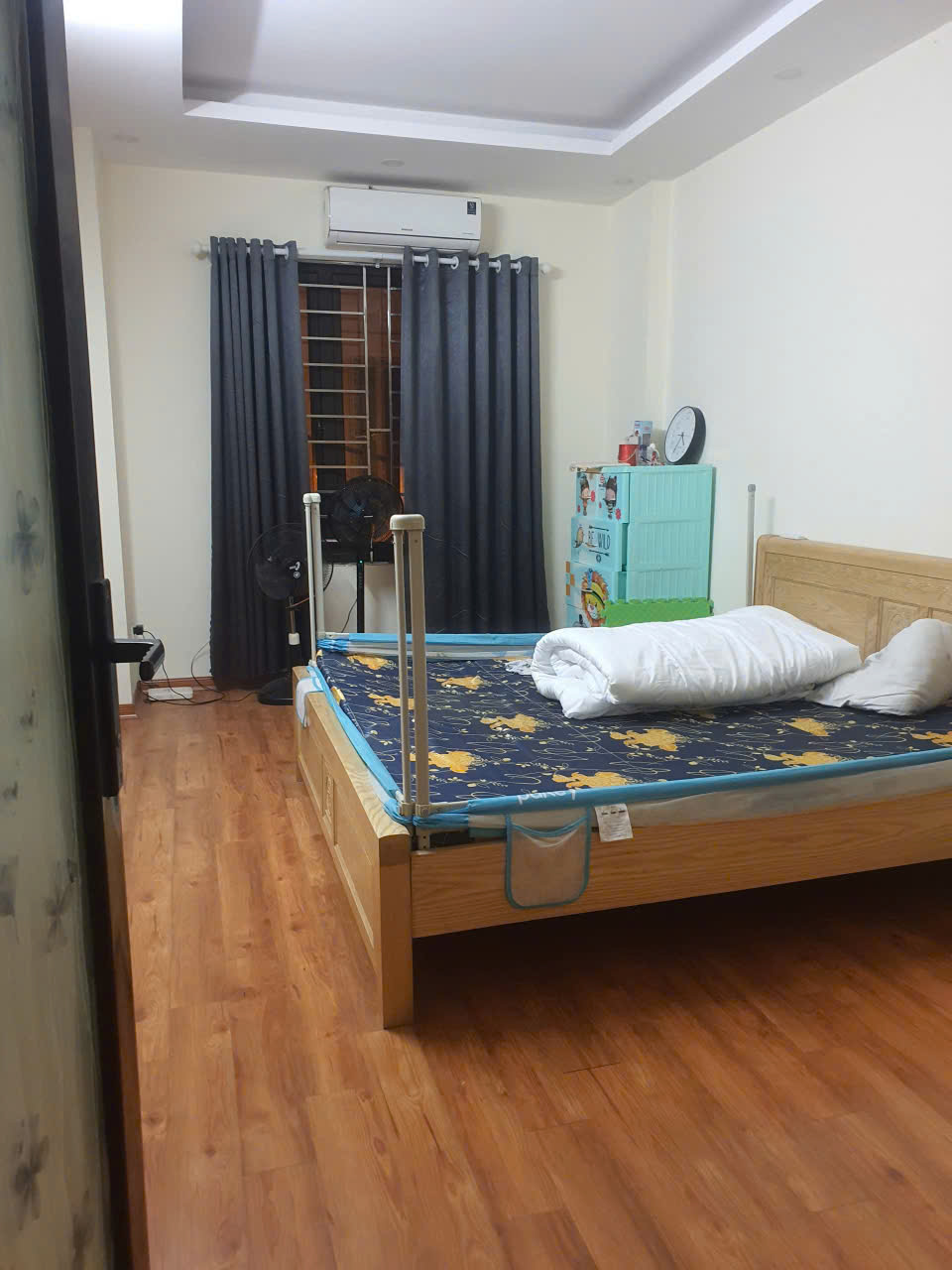 Cho thuê nhà nguyên căn ngõ 34 phố Đông Thiên, 30m2 x 4 tầng, 2 ngủ, 8 Triệu vào ngay