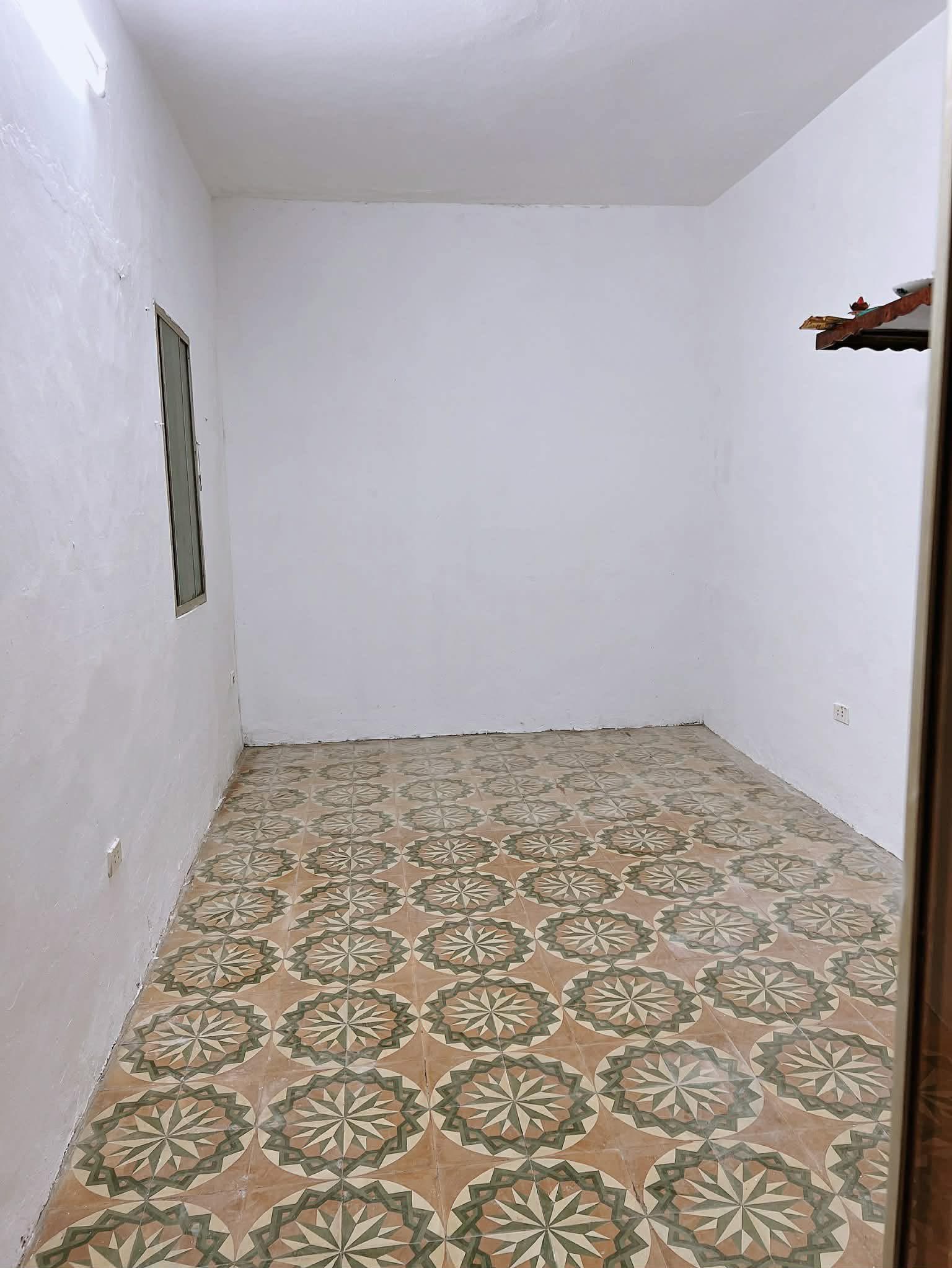 Cho thuê nhà ngõ Chợ Khâm Thiên- Đống Đa - dt 30 m2*2,5 tầng - Giá 6tr