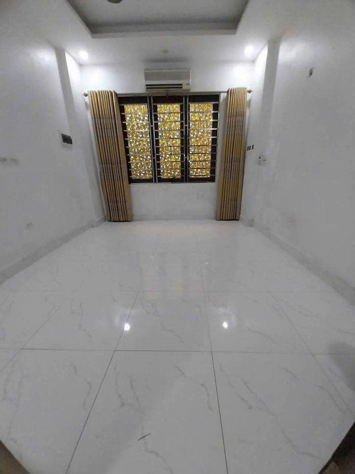 CC cần cho thuê nhà Nguyễn Lương Bằng, 5 tầng x 30m2, 3 ngủ khép kín, ở hoặc KD nhỏ