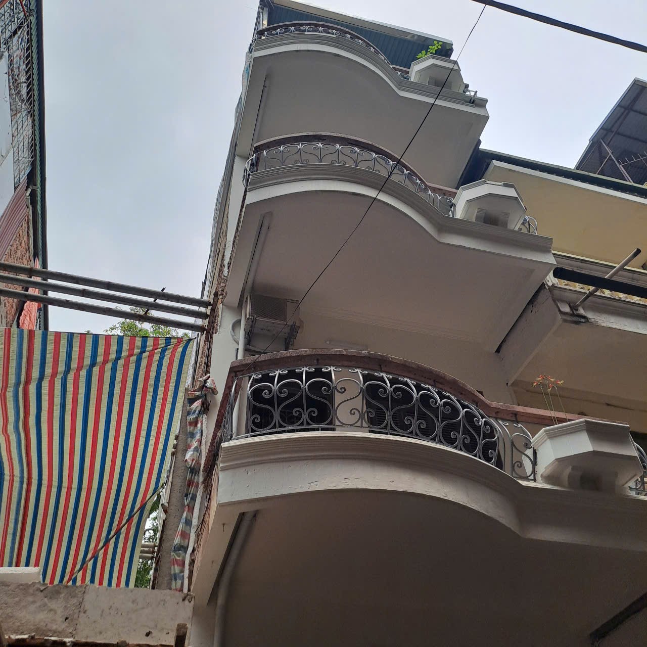 Cho thuê nhà nguyên căn ngõ 2 Phương Mai 50m2x4 tầng.5 ngủ,3 wc 14tr5