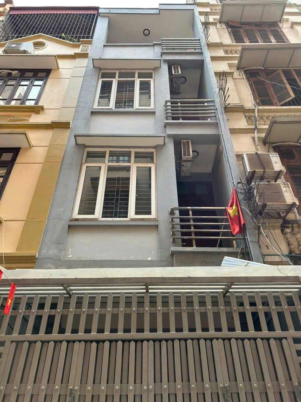 Cho thuê nhà ngõ oto Quan Hoa- làm VP cty, KD on, kết hợp ở 45m2*4 tầng-Giá 18 triệu