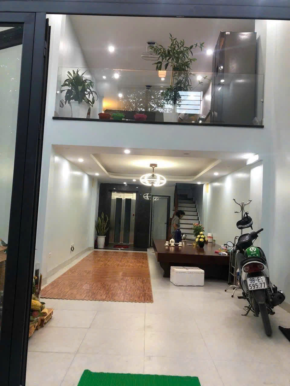 Cho thuê nhà nguyên căn ngõ 258 Tân Mai Thang máy 64m2 x 5 tầng, 4 ngủ, 3 wc, 14 Triệu