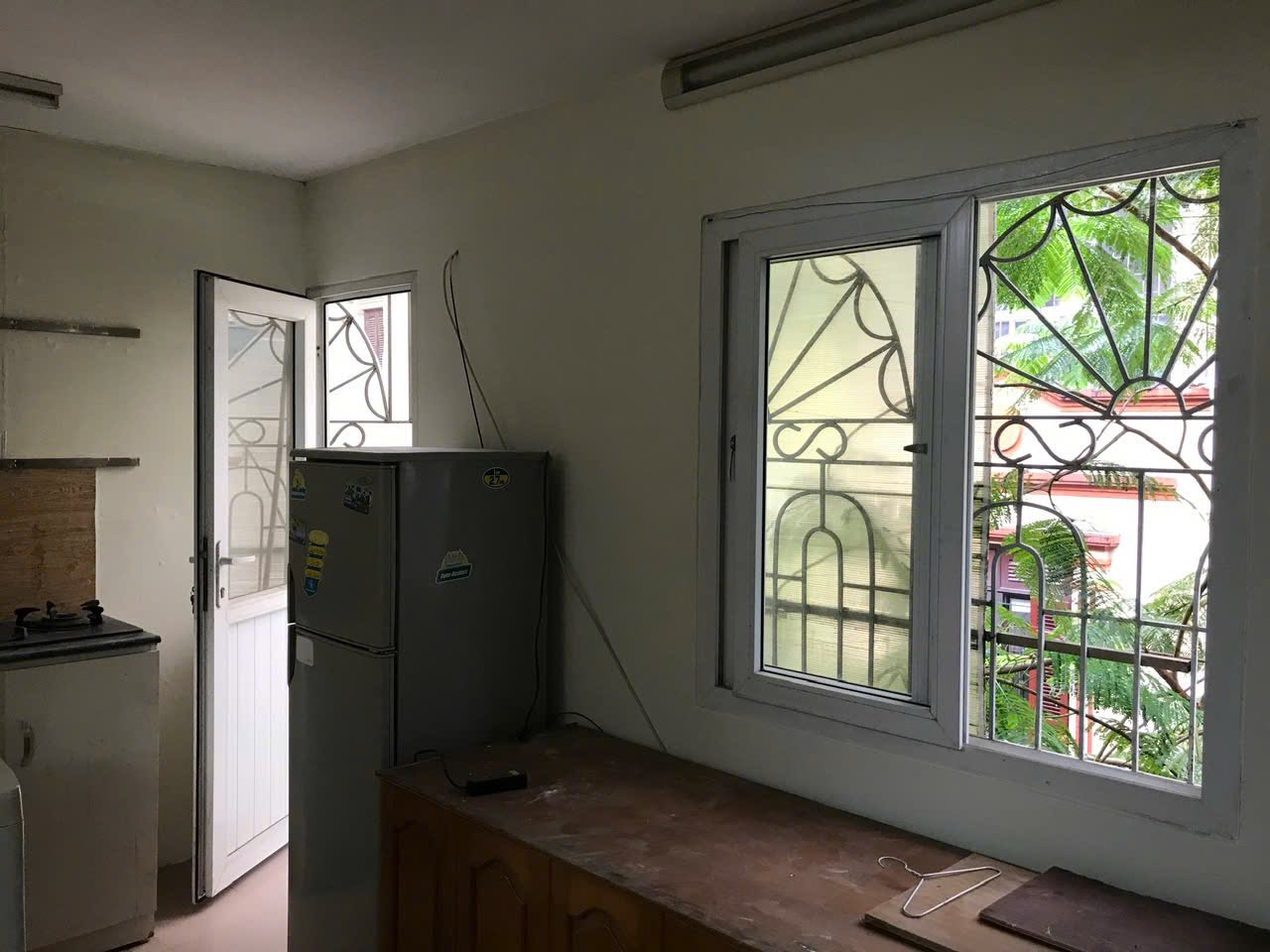 Cho thuê nhà Tập thể Đầm Trấu tầng 4 80m2*1 tầng-Giá 8tr ctl