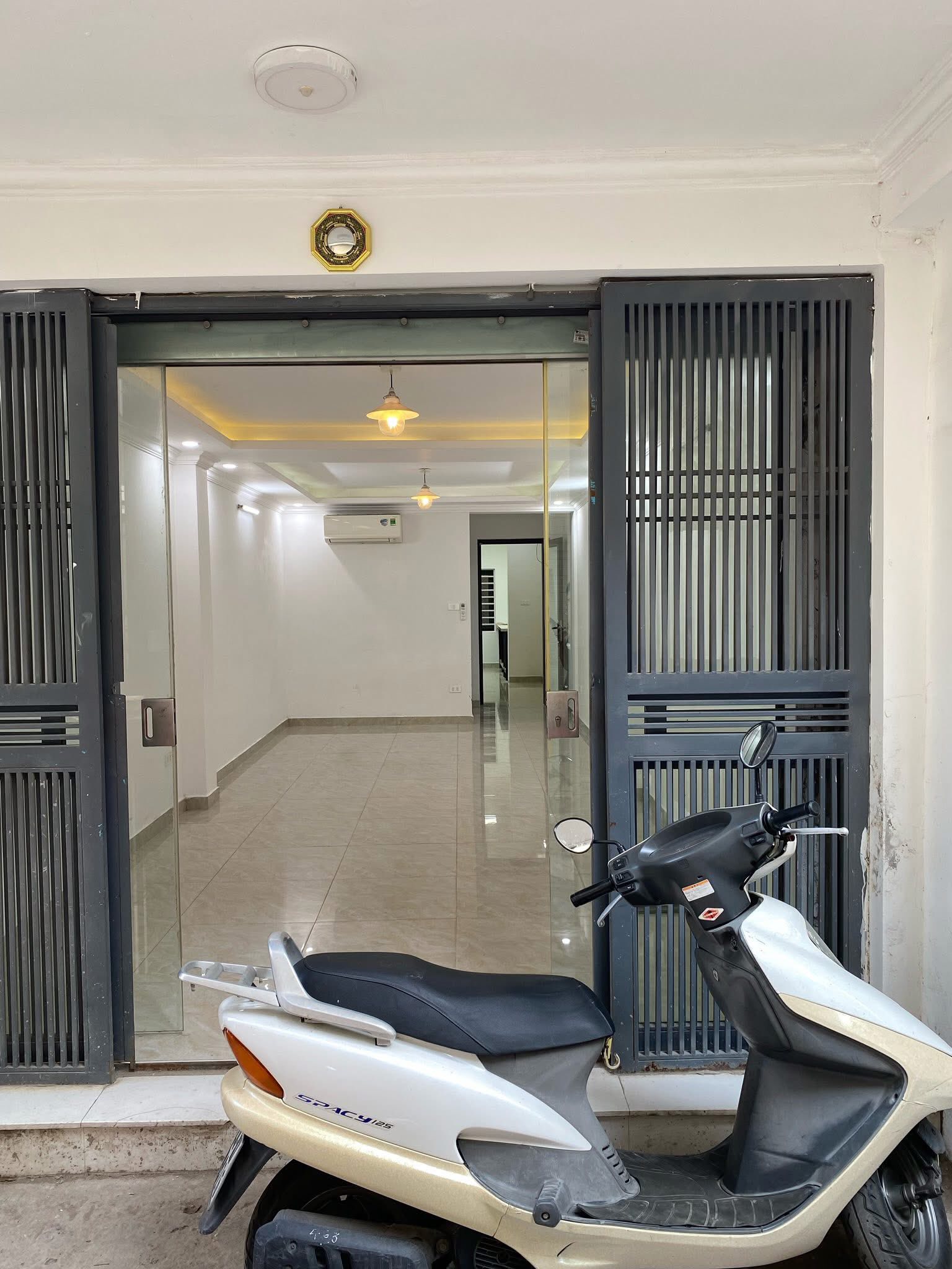 CC cần cho thuê nhà ngõ ô tô Thái Hà 48m² x 3 tầng, 3PN, 3VS, full đồ, 19 triệu/tháng
