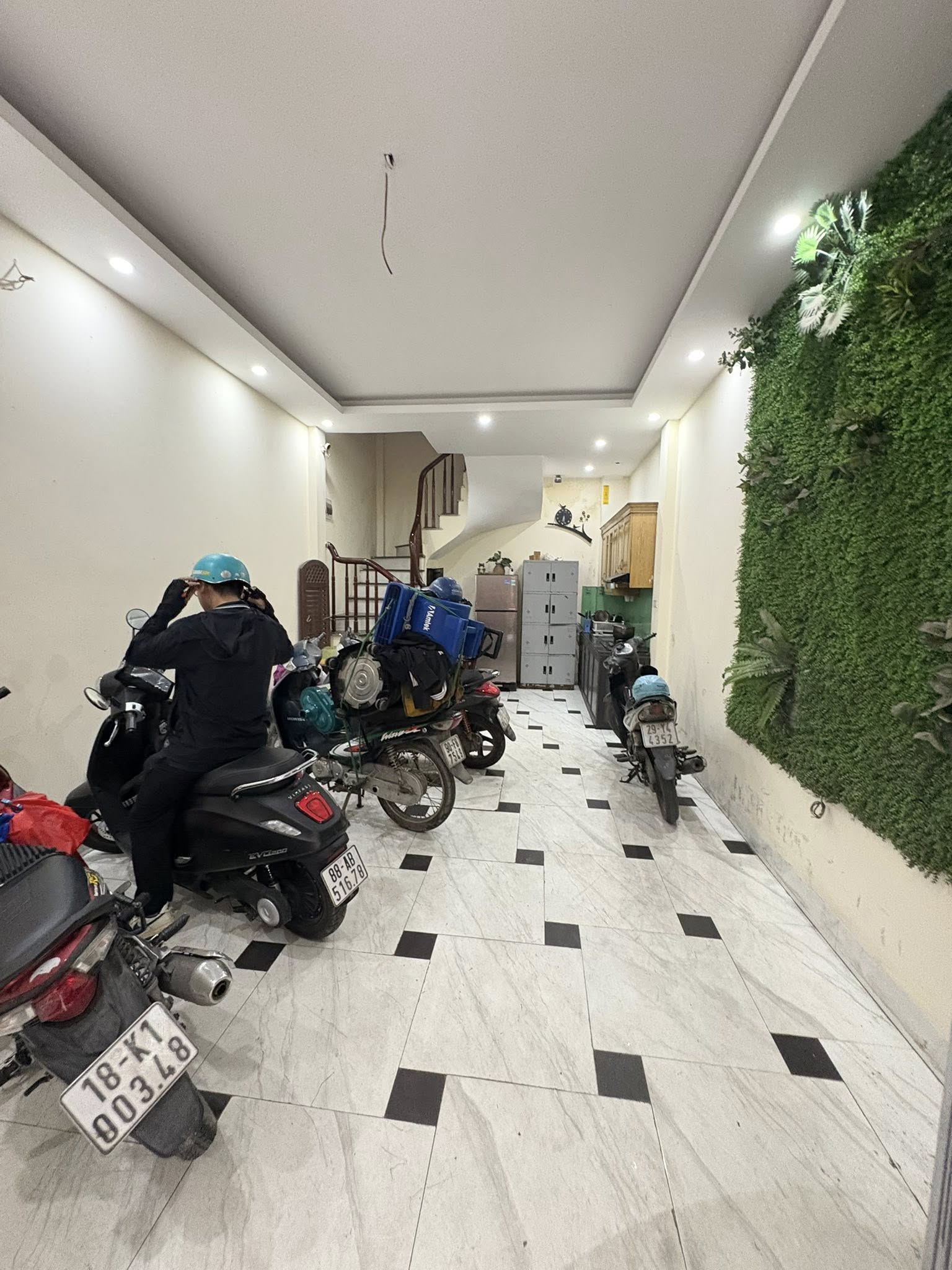 Cho thuê nhà ngõ oto Triều Khúc 35 m2 x 5 tầng, 3 ngủ, -Giá 12 triệu