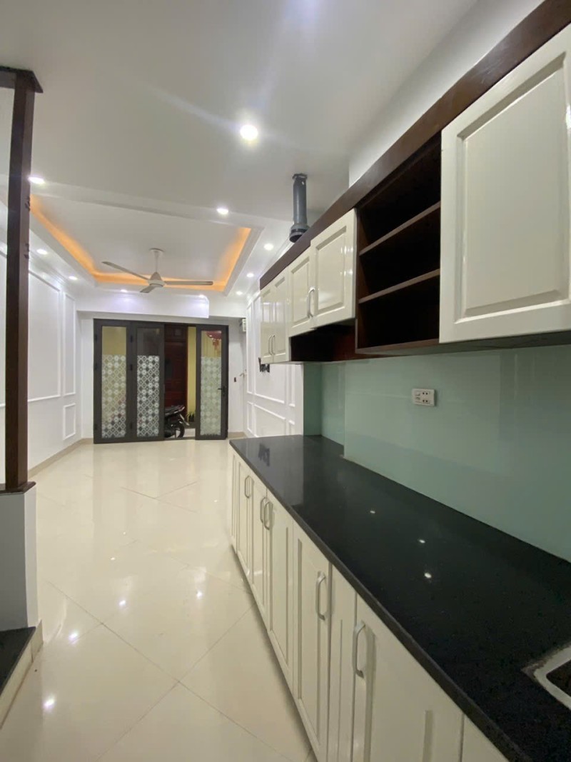 NHÀ BÁT KHỐI – LONG BIÊN 34m² – 5 tầng – ở ngay – giá tốt