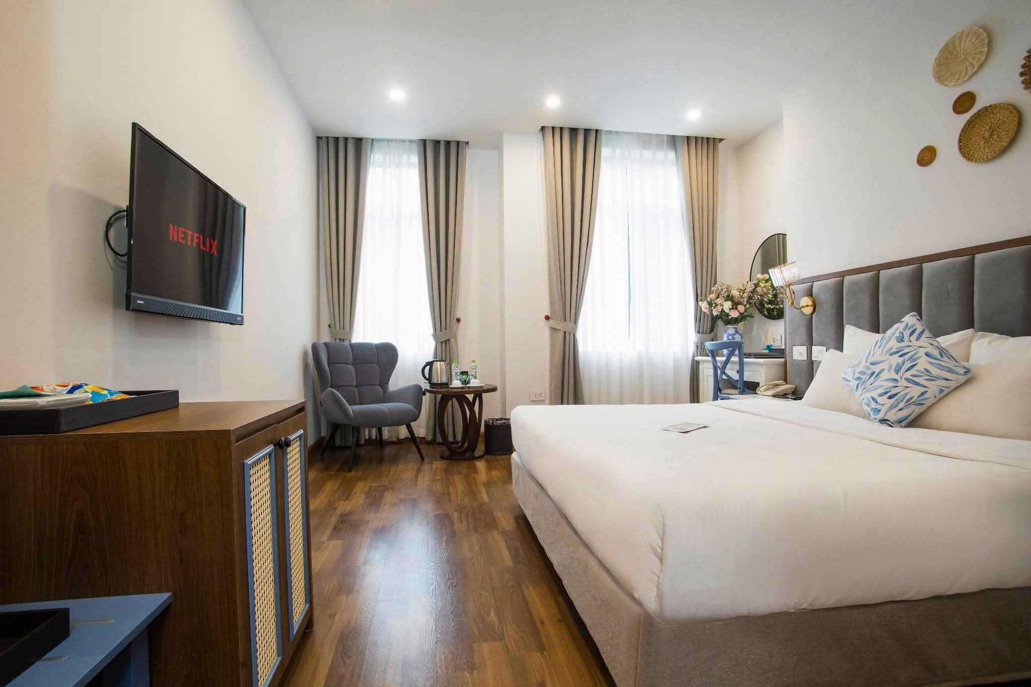 SIÊU PHẨM MẶT PHỐ PHÓ ĐỨC CHÍNH, 95M2, 2 MẶT TIỀN, VIEW HỒ TÂY.