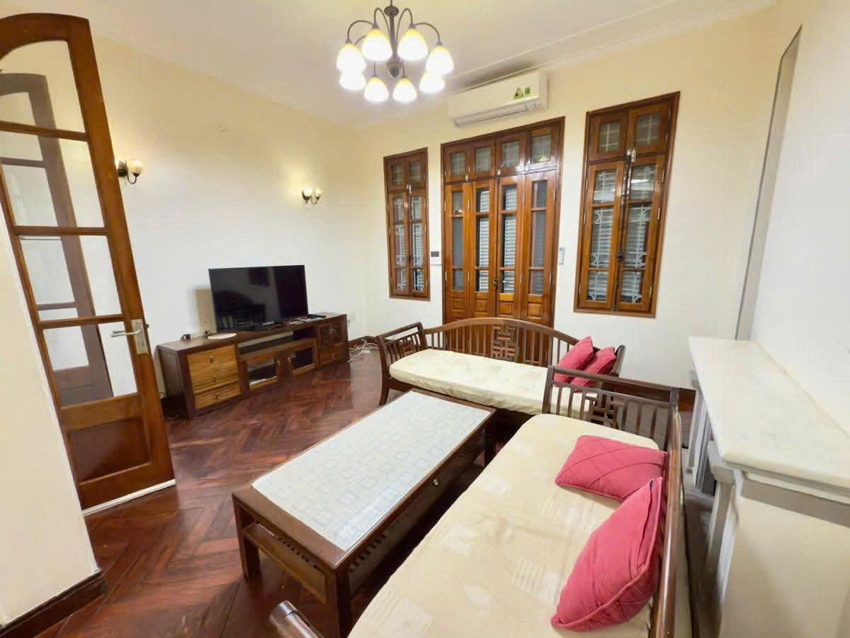 PHÂN LÔ VIP TRẦN QUỐC HOÀN 61M2, 5 TẦNG, GARA Ô TÔ, KINH DOANH GẦN PHỐ, 23.6 TỶ.