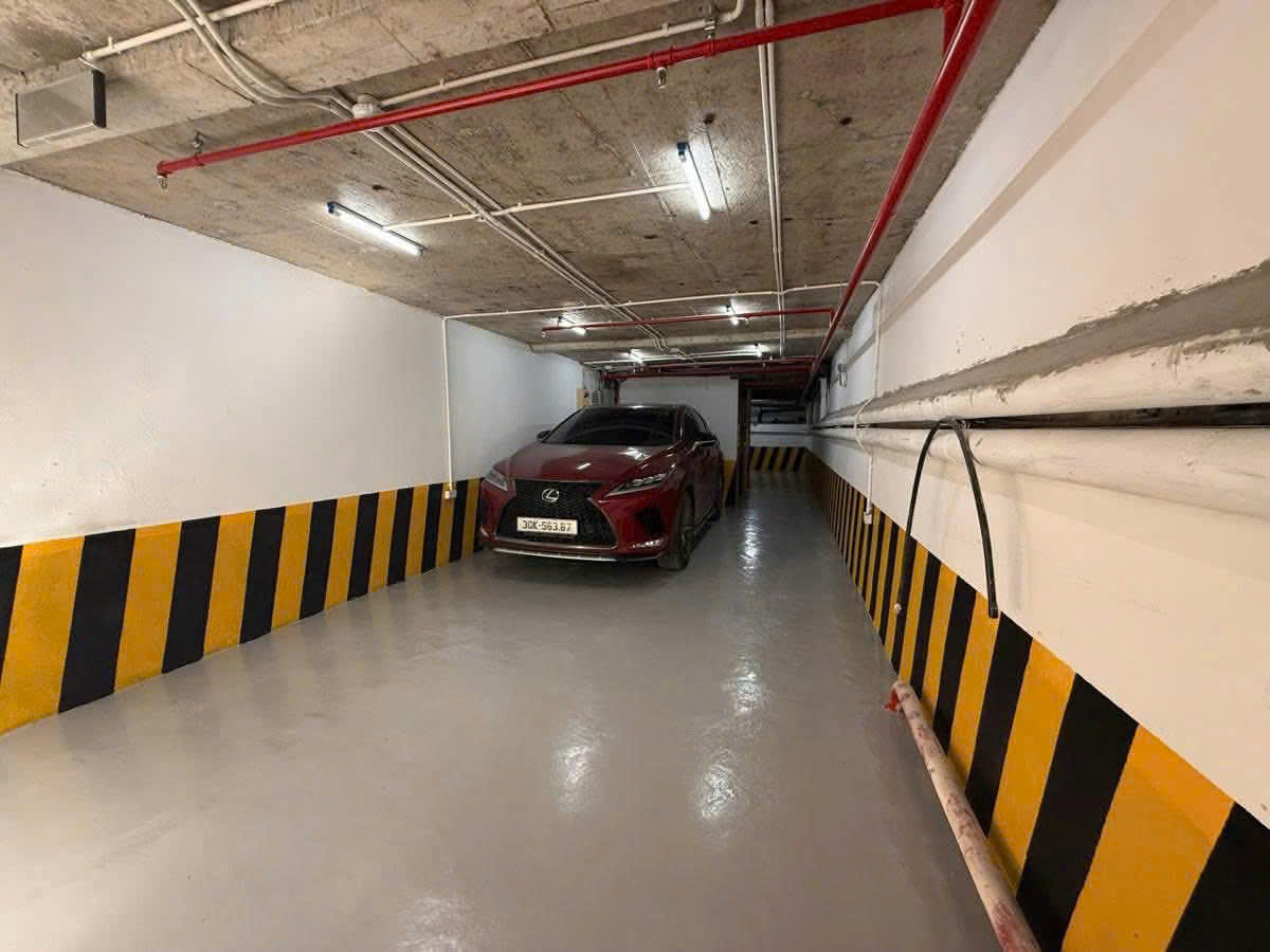 TOÀ NHÀ BUILDING PHẠM VĂN ĐỒNG, 99M2, 8 TẦNG 1 HẦM, THANG MÁY, DÒNG TIỀN 1.3 TỶ/NĂM, 39 TỶ.