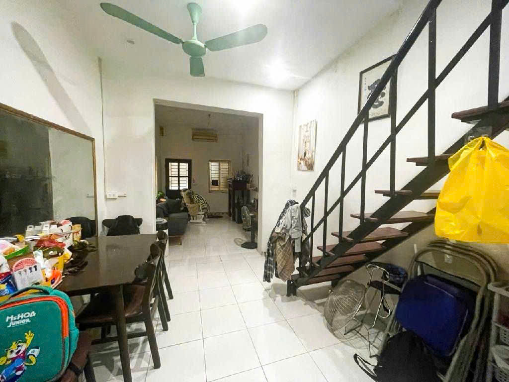 Nhỉnh 3 tỷ bán nhà tập theerr tầng 2+3 bạch mai thanh nhàn hai bà trưng