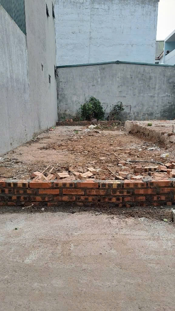 Rẻ nhất phố trạm bán 51M đất rất gần phố long biên