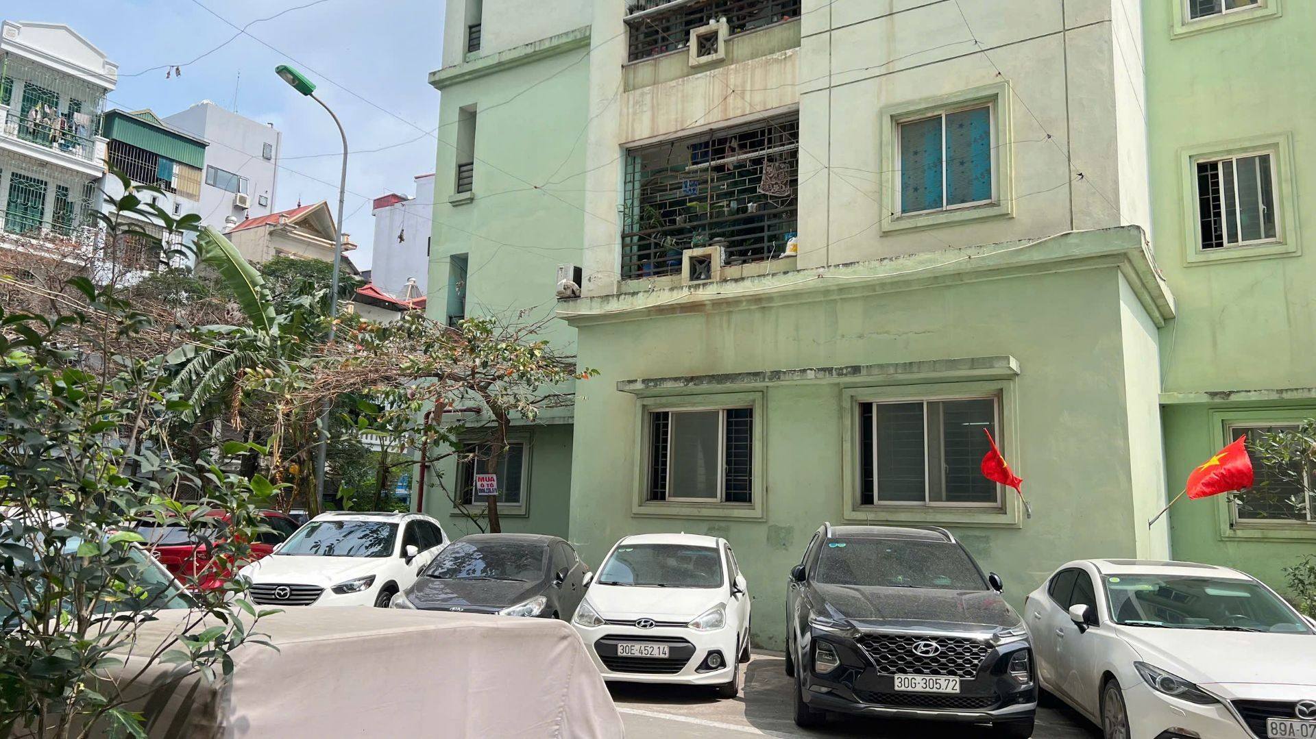 Bán nhà A2, Cc X2 Hạ Đình, 214 Nguyễn Xiển, HN, DT 112 m2, giá bán 8.27tỷ Mô tả: ☀️ Nhà ban công TN, cửa chính