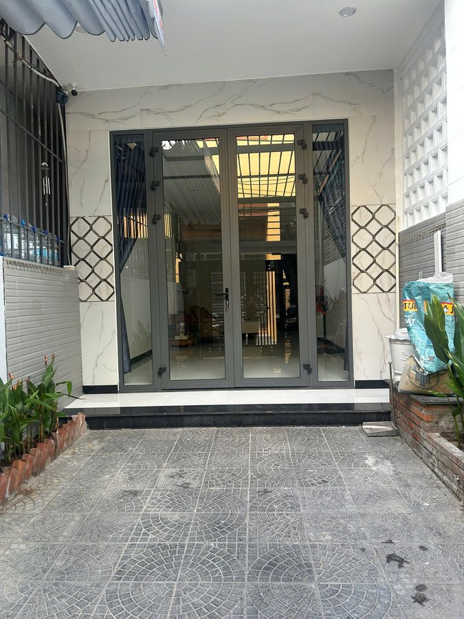 BÁN NHÀ 3 tầng k3m cách đường Huỳnh Ngọc Huệ 30m ✅ Diện tích : 99,5m ngang 3,10 nở hậu chữ L ✅✅ Gồm : 5pn , 2wc ,giếng trời ,